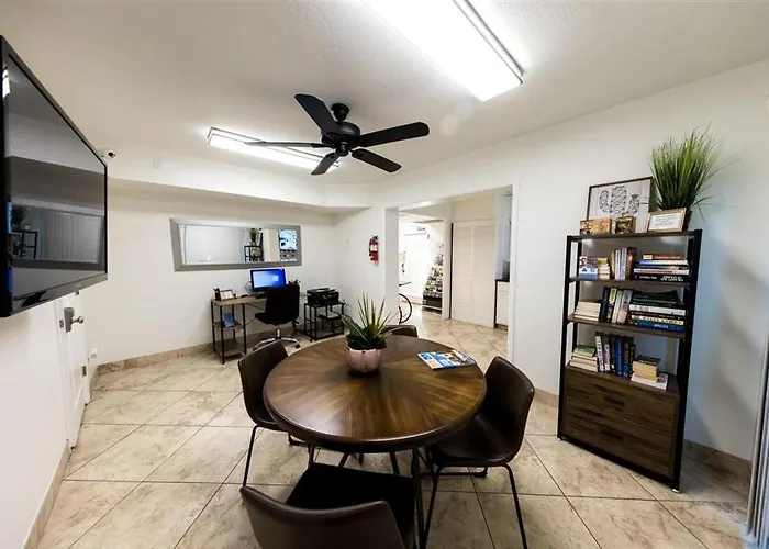 235 Fully Furnished 1br Suite-outdoor Pool Apartment *